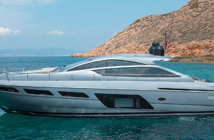 Alquiler Pershing 6X en Ibiza y Formentera