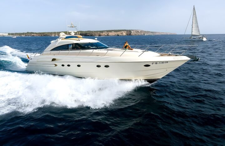 Alquiler Princess V65 en Ibiza y Formentera
