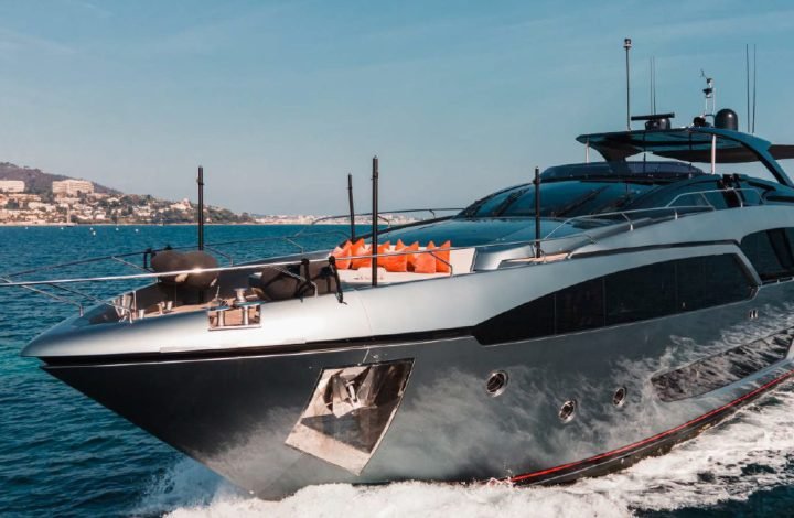 Alquiler Riva Argo 90 en Ibiza y Formentera
